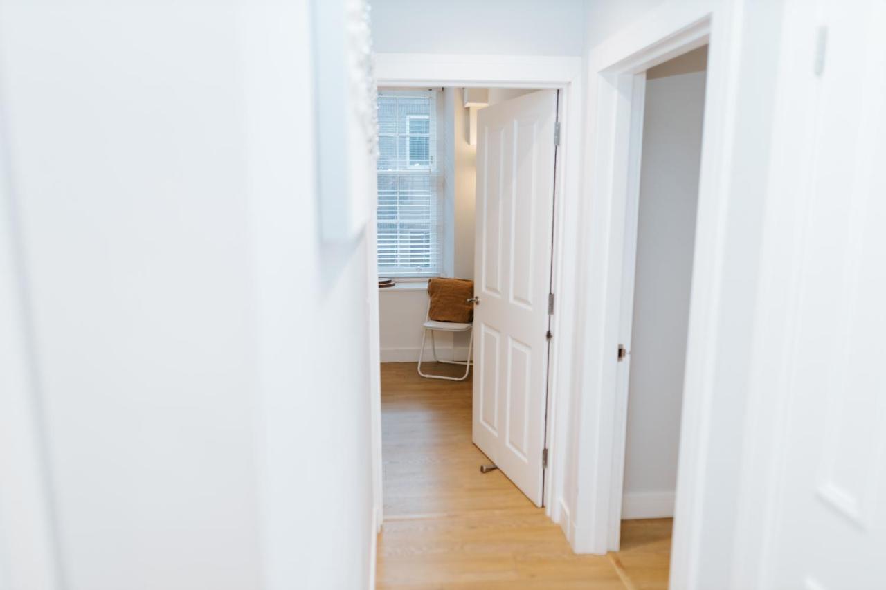 Luxury Modern 3 Bedroom Apartment In City Centre Единбург Екстериор снимка