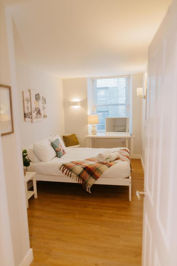 Luxury Modern 3 Bedroom Apartment In City Centre Единбург Екстериор снимка
